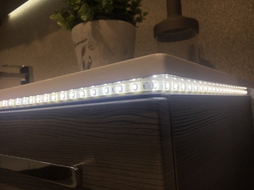 LED-Fugenbeleuchtung für Mineralguss-Waschtisch 137 cm