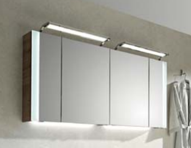 Spiegelschrank mit seitlichen LED-Profilen, 17 cm tief, 152 cm breit
